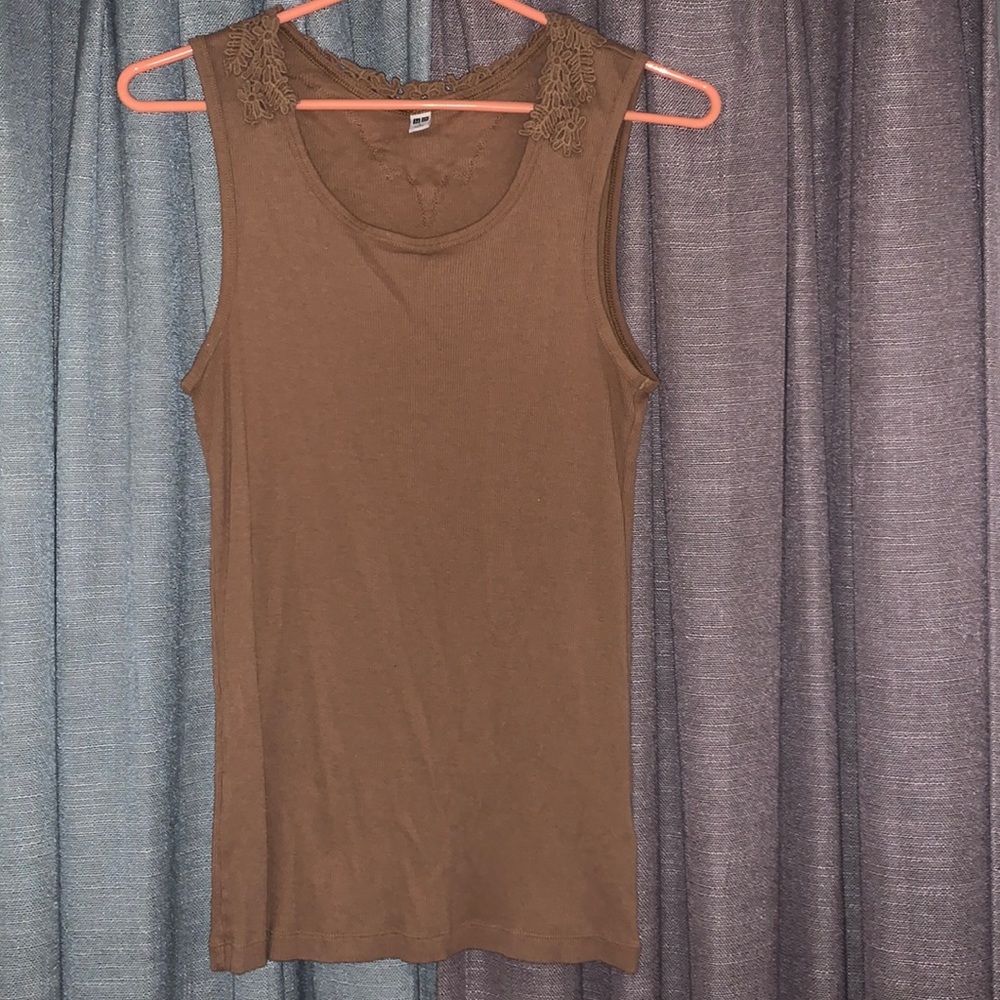 Beige tank top, Lacey detail